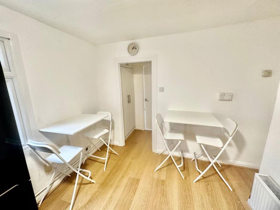 Cosy Two Bedroom Apartment,Se13 Londen Buitenkant foto